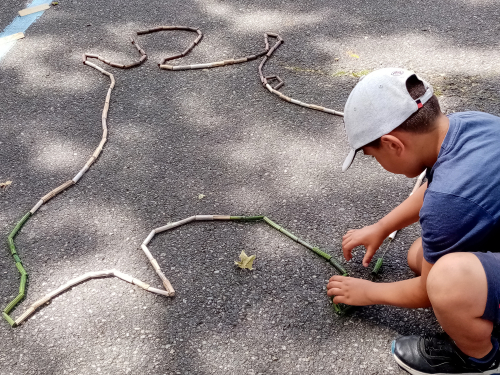 corde-de-batons-installation-au-sol
