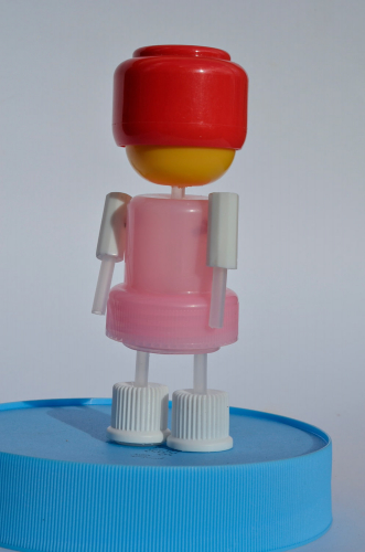 mobilo-J-personnage-plastique